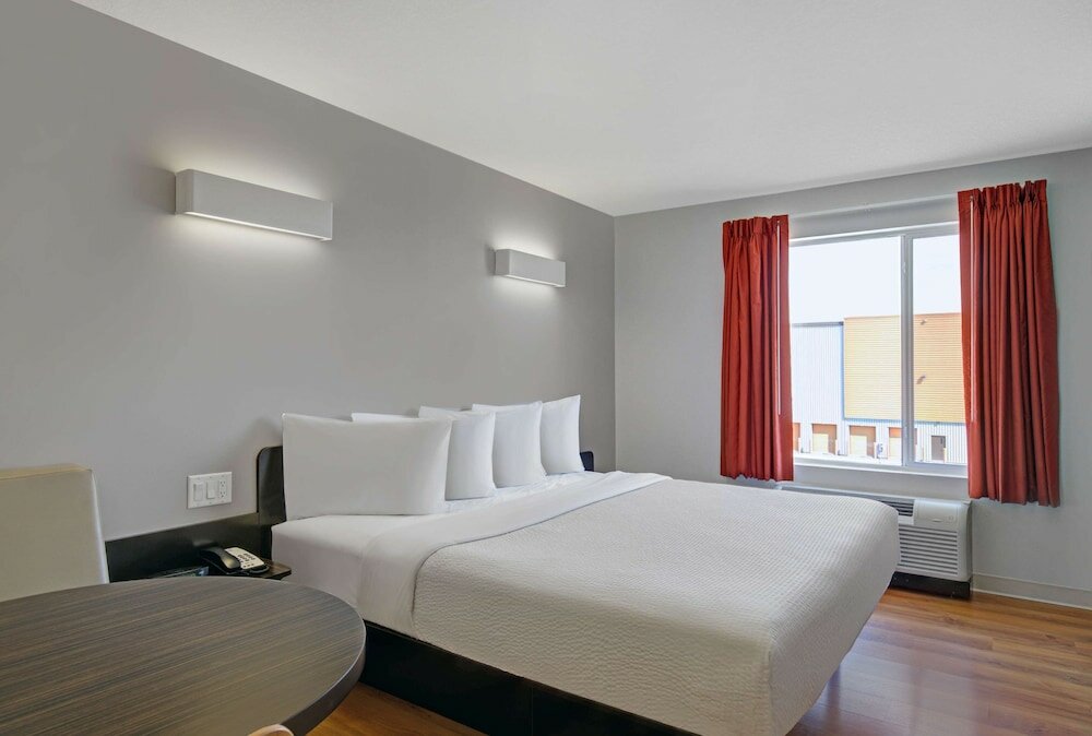 Фото Motel 6 Airdrie, Ab