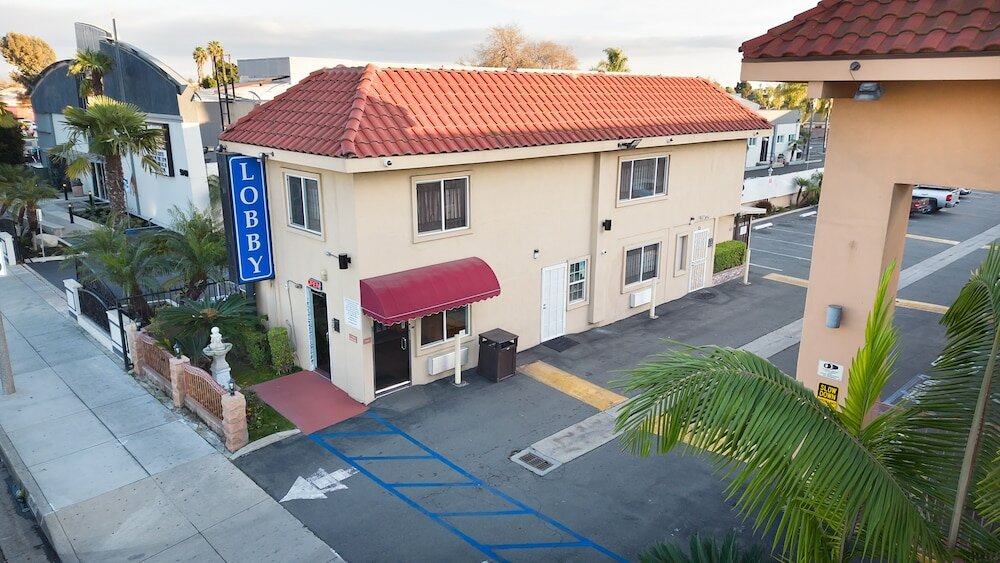 Фото Rodeway Inn & Suites