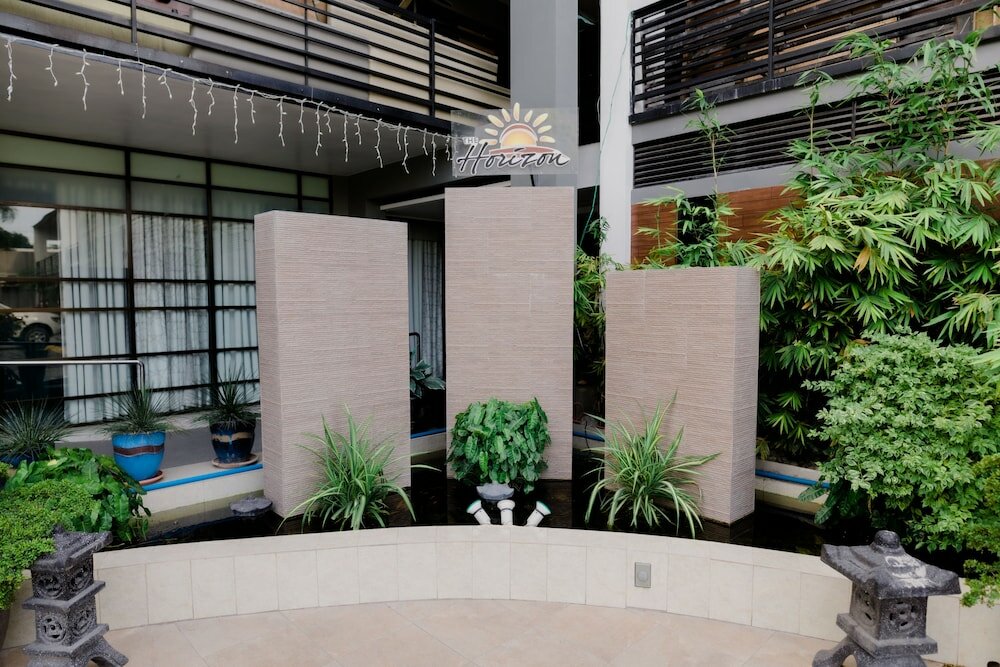 Фото The horizon suites and arcade