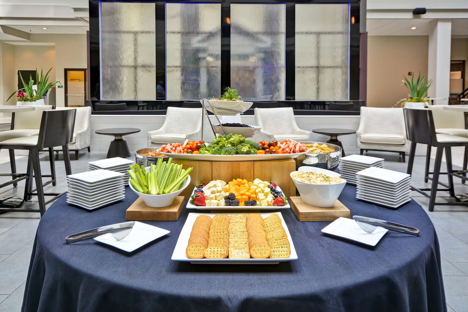 Фото Embassy Suites Hotel Charlotte