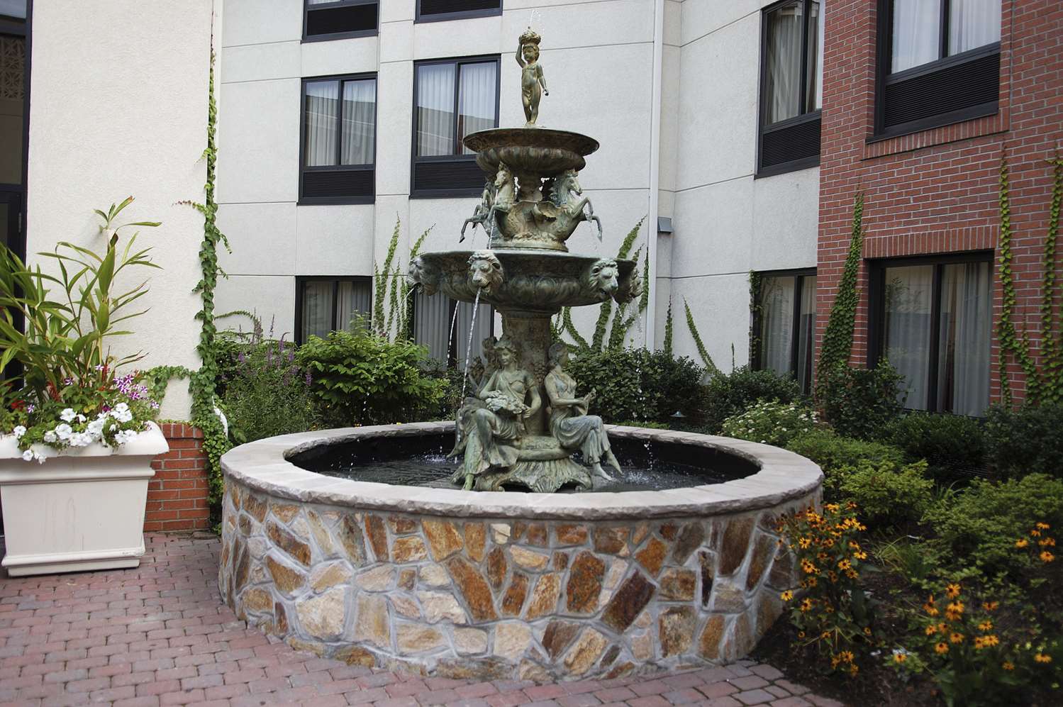 Фото Hampton Inn & Suites Fairfield