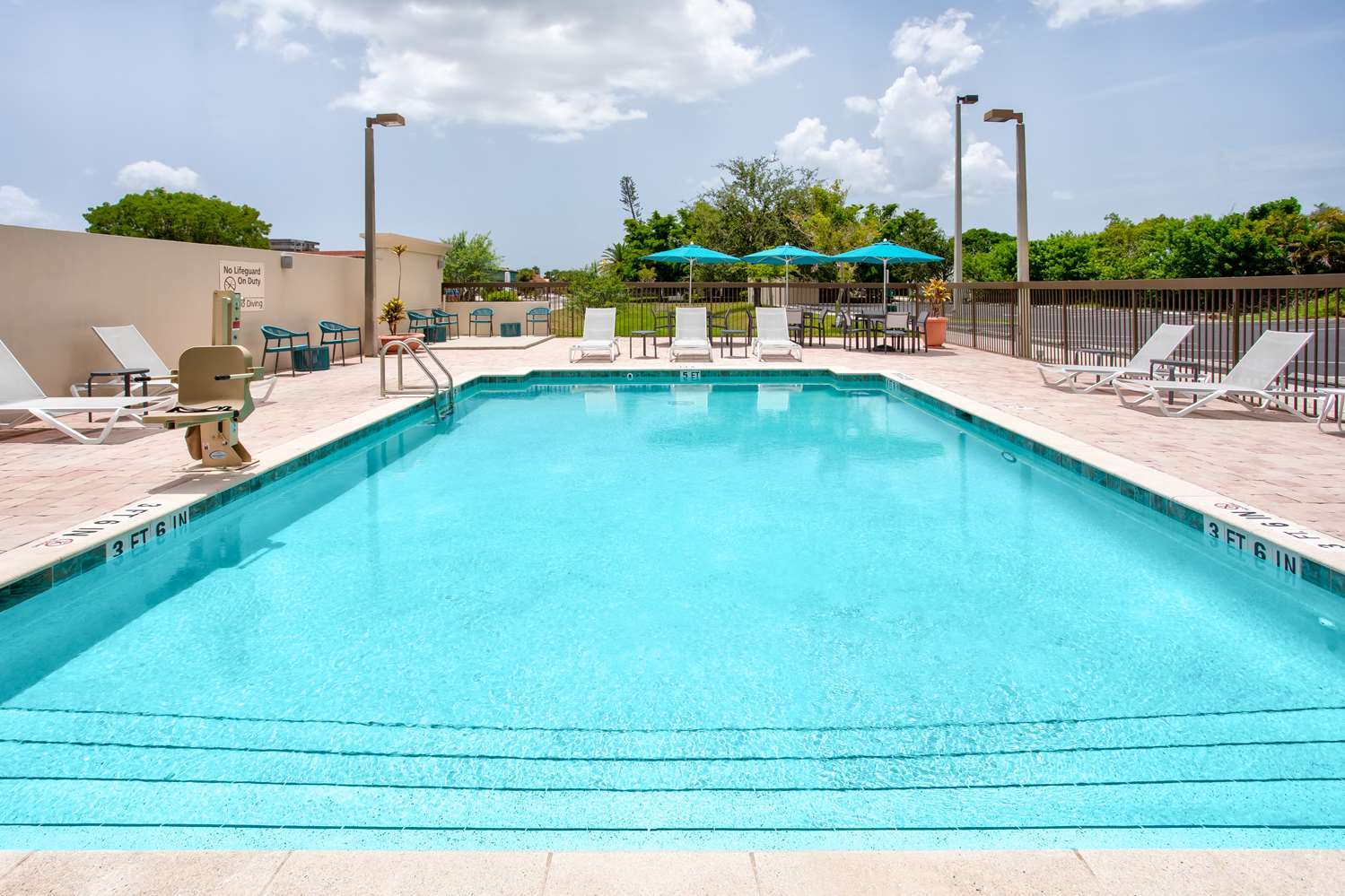 Фото Hampton Inn & Suites – Cape Coral/Fort Myers Area, Fl