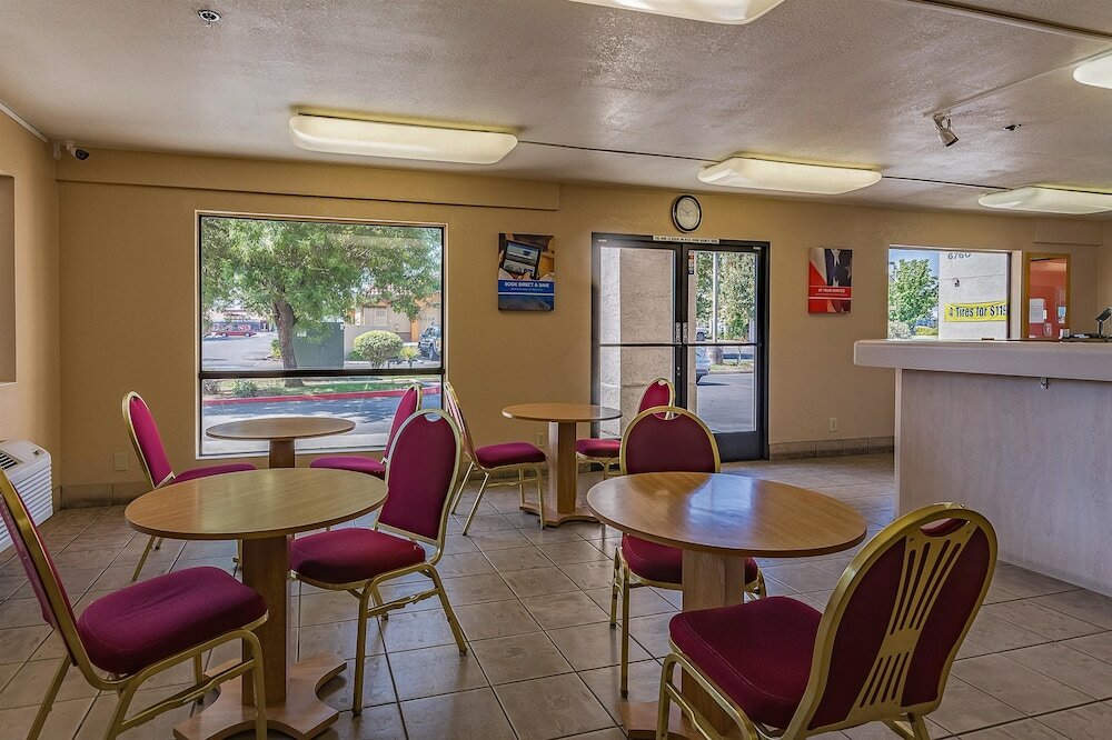 Фото Motel 6 Fresno CA Yosemite Hwy