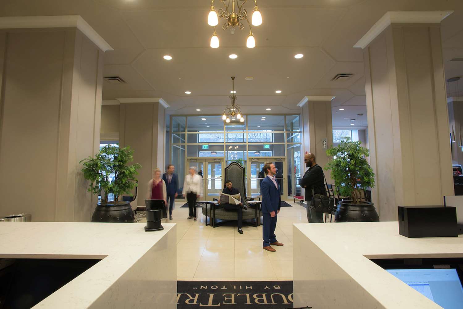 Фото Doubletree Suites by Hilton Detroit Downtown - Fort Shelby