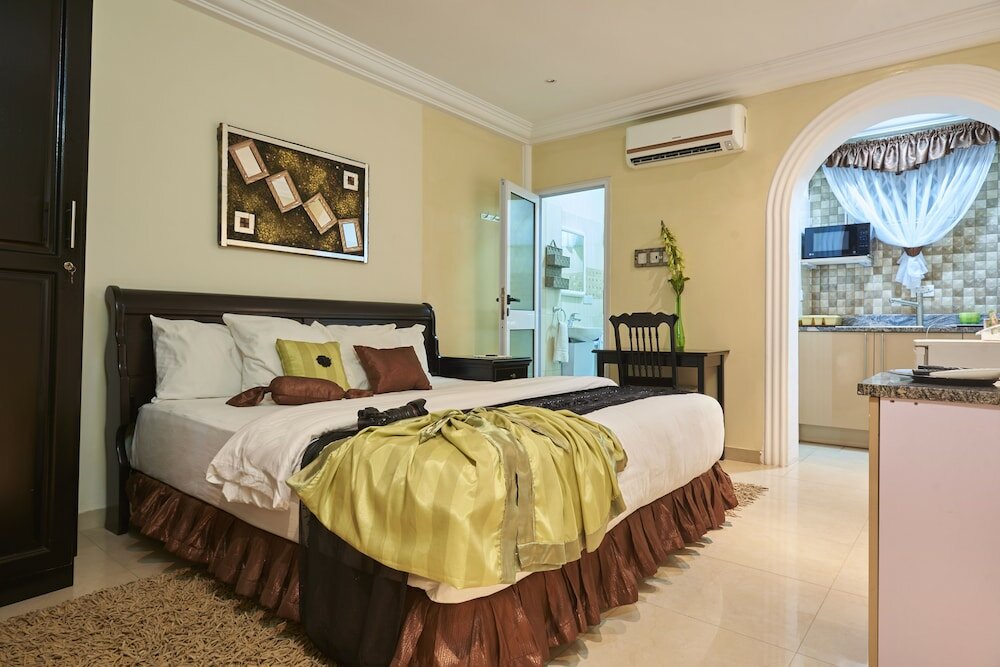 Фото The Ritzz Exclusive Guest House