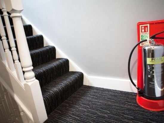 Фото The Tudor Inn Hotel