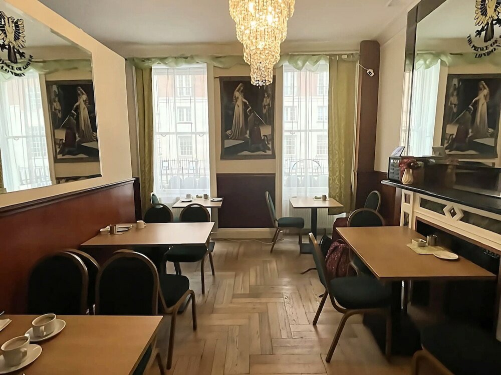 Фото Gower House Hotel