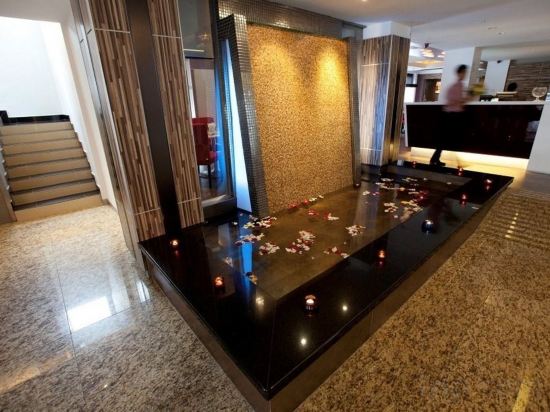 Фото The Brunei Hotel