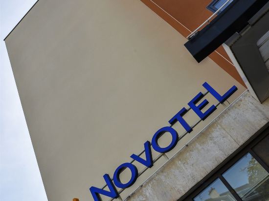 Фото Novotel Suites Reims Centre