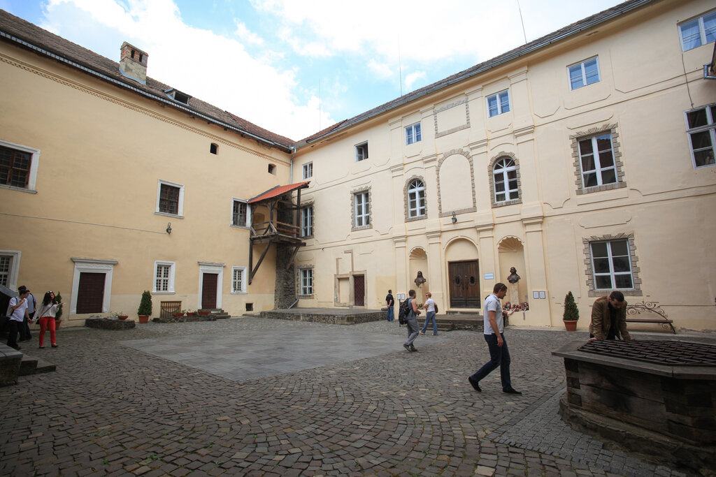 Museum Zakarpatsʹkyĭ krai͡eznavchyĭ muzeĭ, Uzhhorod, photo