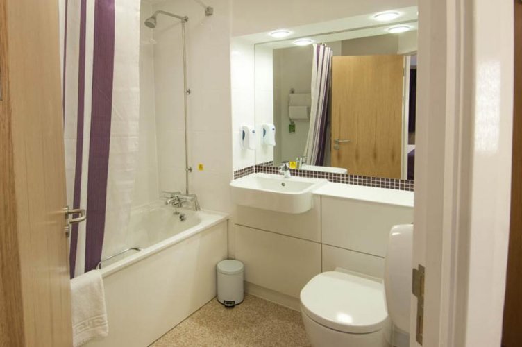 Фото Premier Inn Cardiff City South hotel