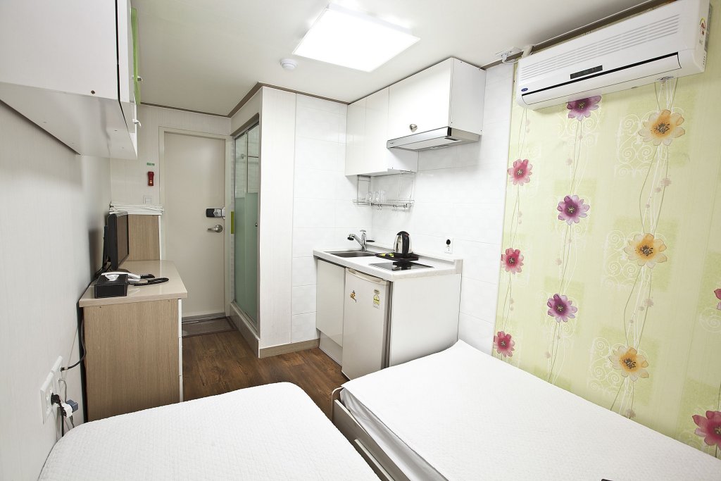 Фото 24guesthouse Sinchon