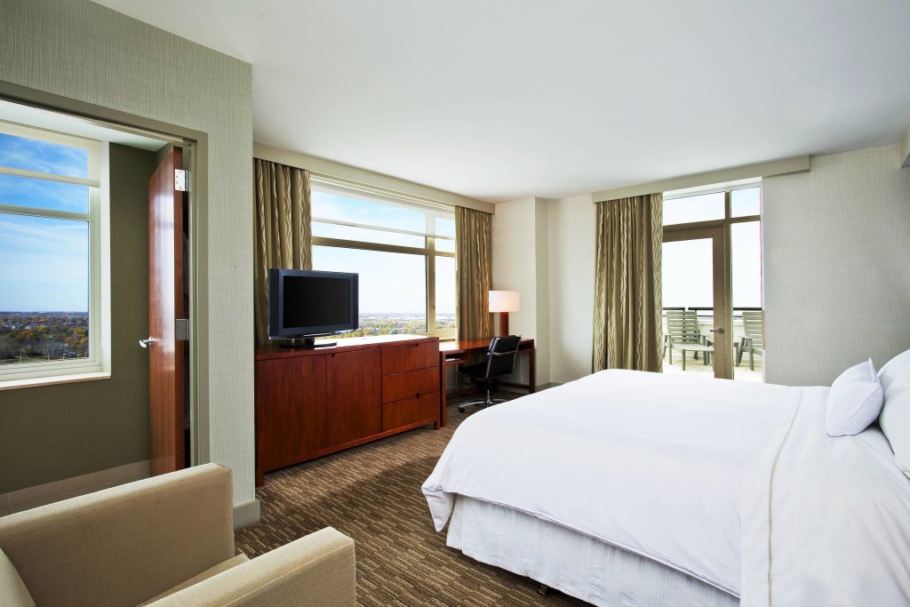 Фото The Westin Chicago Lombard