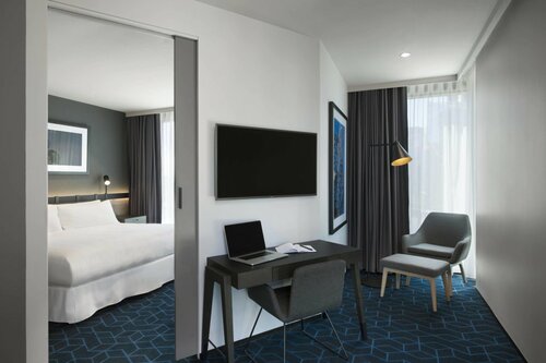Гостиница Four Points by Sheraton Melbourne Docklands