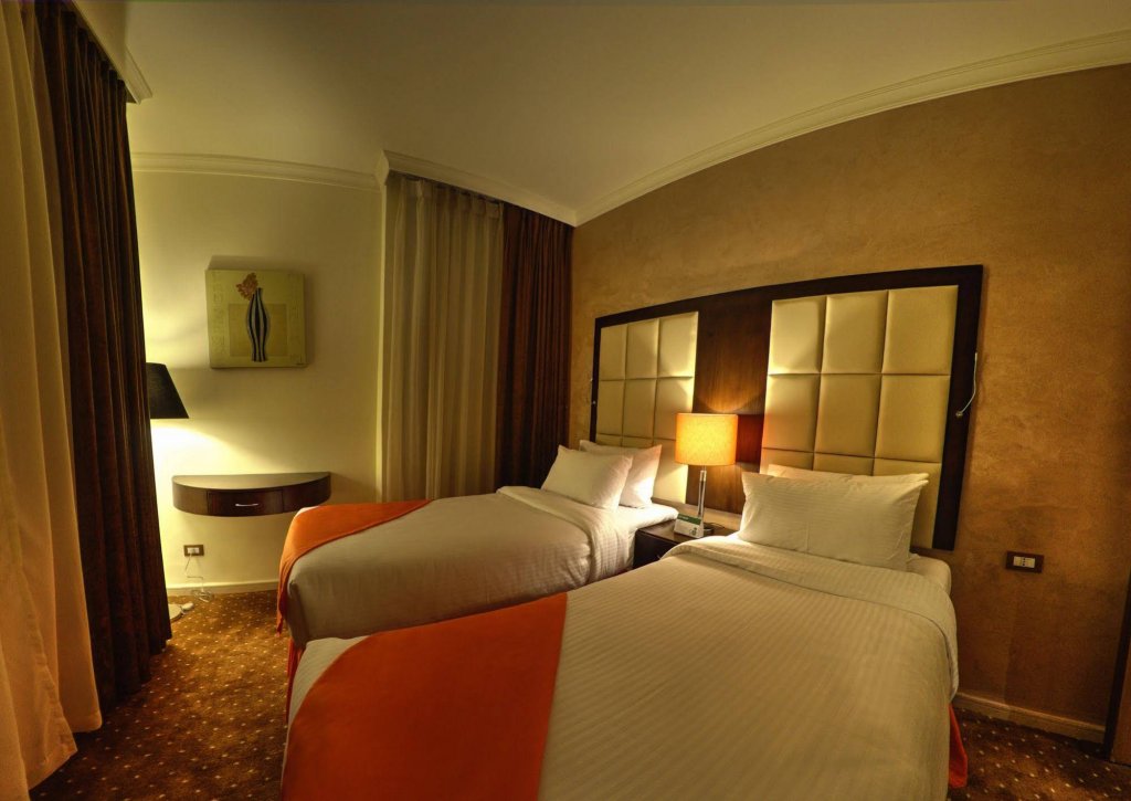 Фото Meneur Hotel