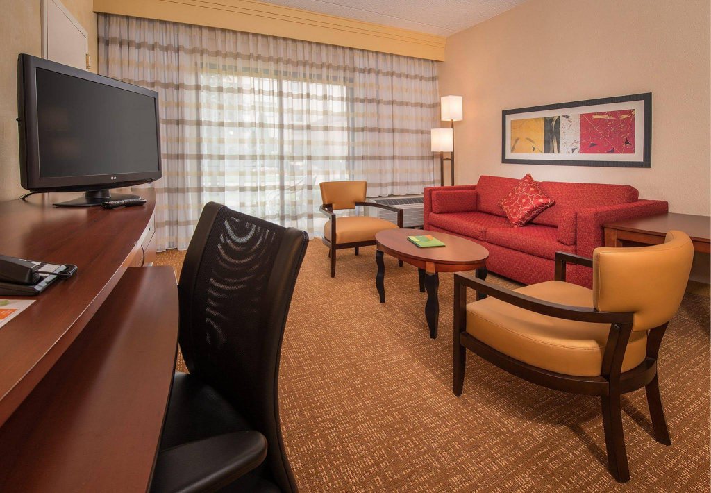 Фото Courtyard by Marriott Dulles Airport Herndon/Reston