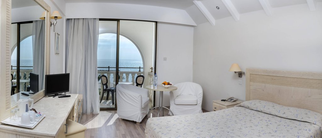 Фото Radisson Beach Resort Larnaca