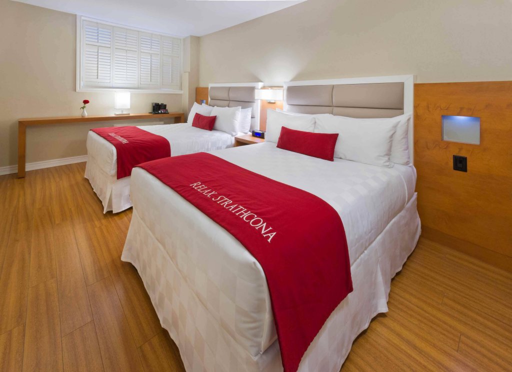 Фото Strathcona Hotel