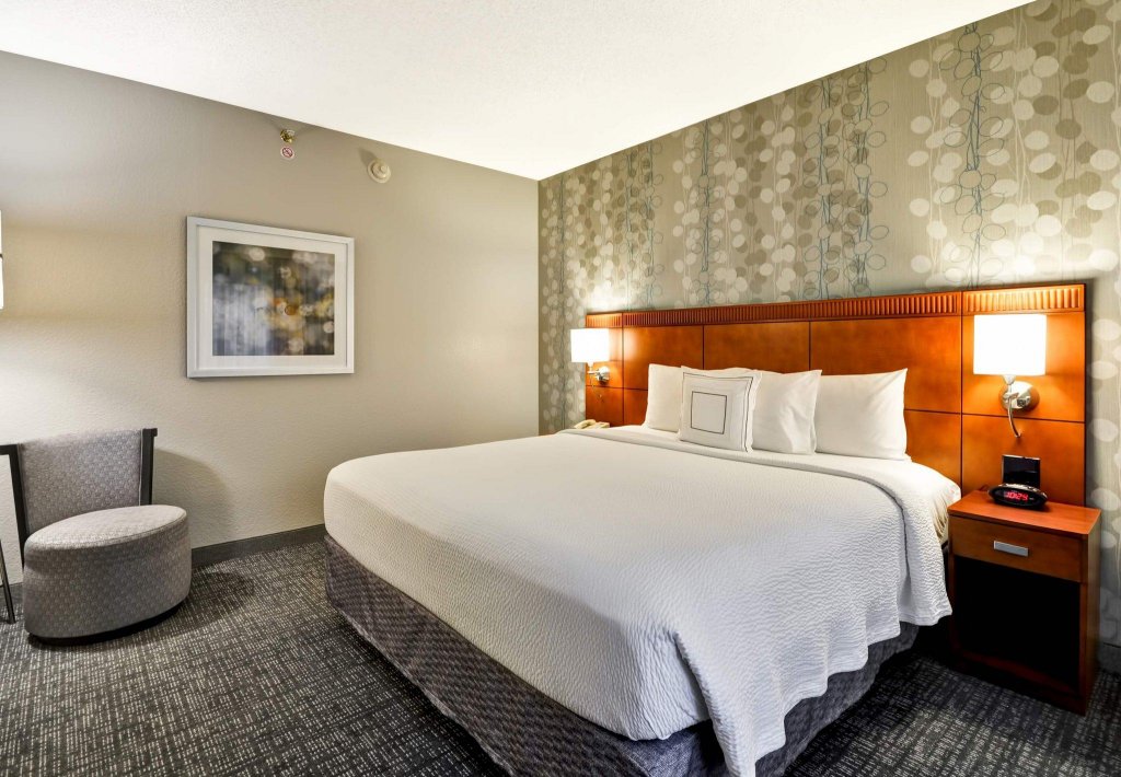 Фото Courtyard by Marriott Dallas Medical/Market Center