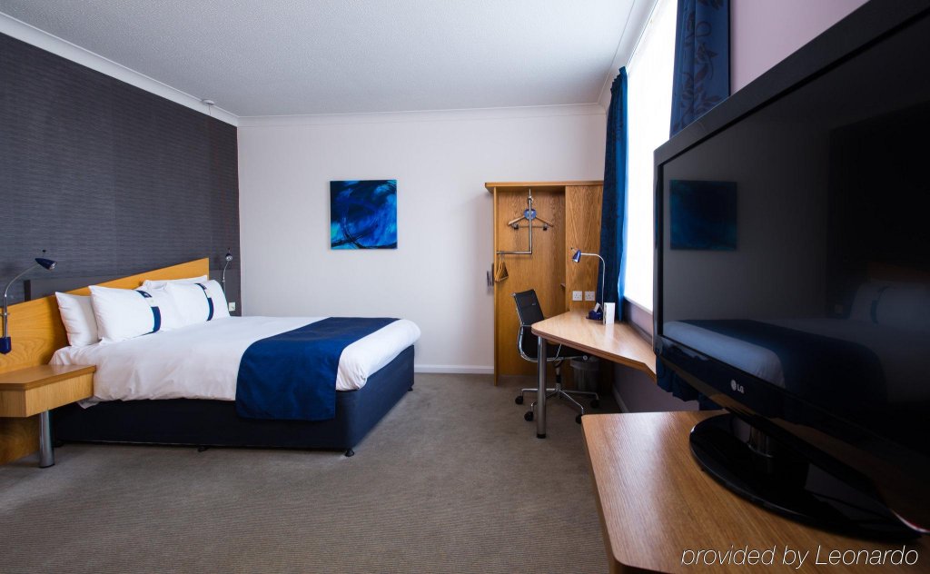 Фото Holiday Inn Express London Chingford