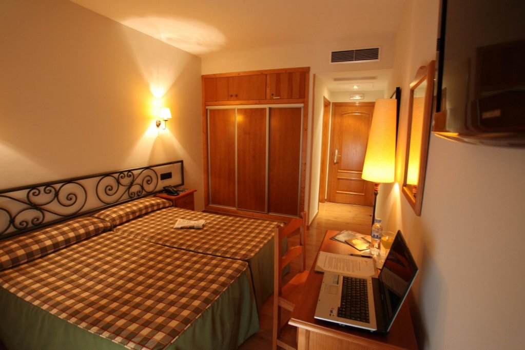 Фото La Bodega Hotel