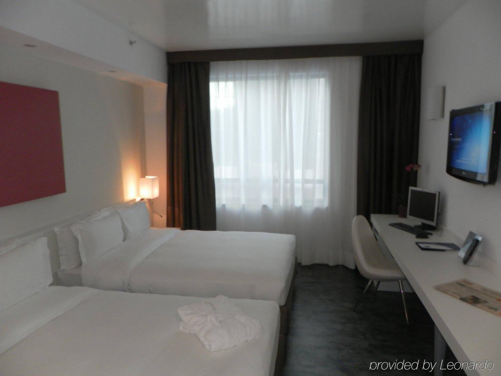 Фото IH Hotels Milano Lorenteggio