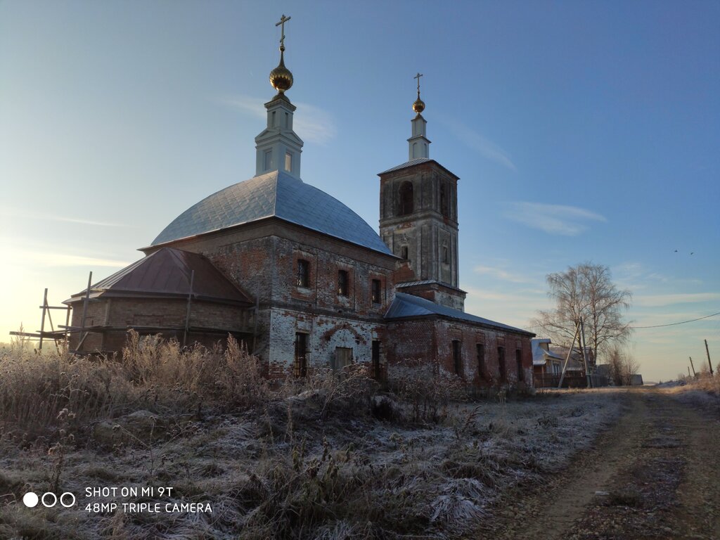 كنيسة أرثوذكسية Tserkov Ikony Bozhiyey Materi Tikhvinskaya V Churilovo ، مقاطعة فلاديمير، صورة