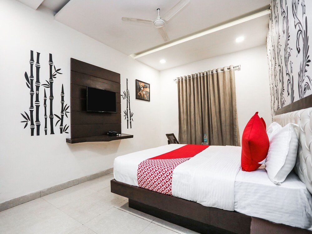 Фото Oyo 2681 Hotel Madhuram palace