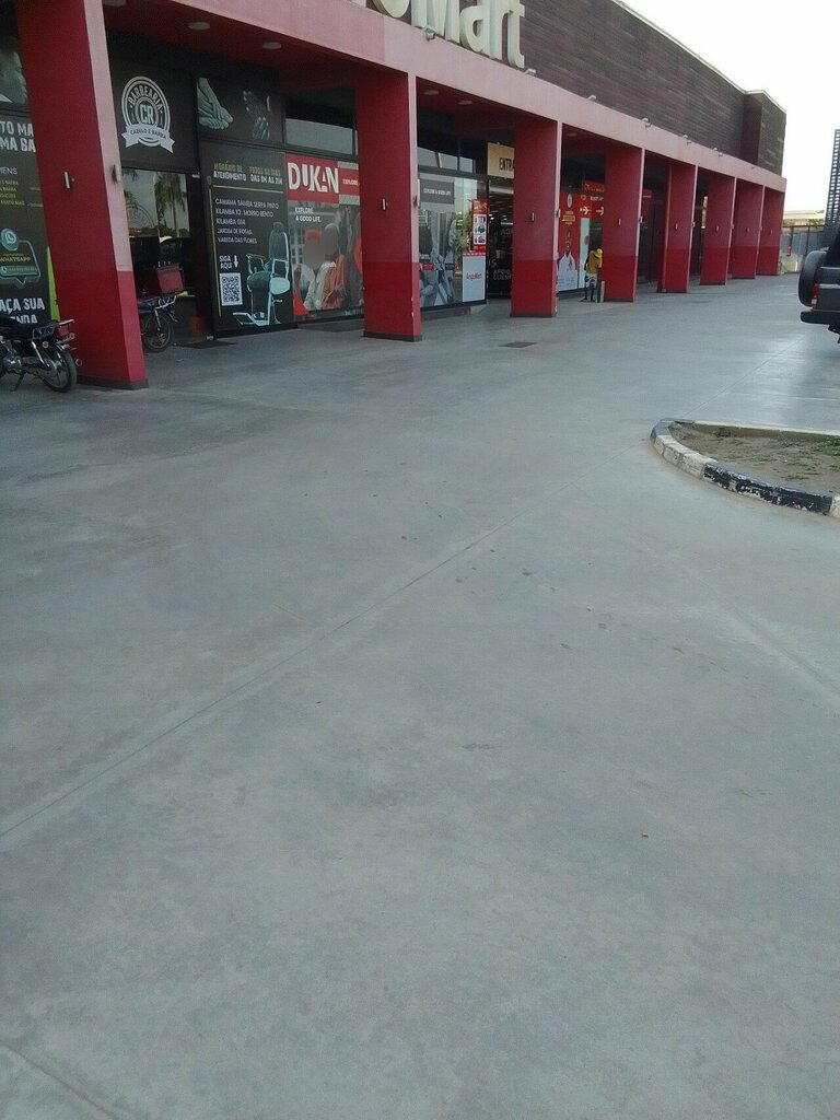 Supermarket AngoMart, Loanda, photo
