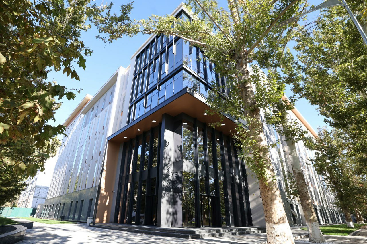 Avtobus bekatida meni silkit