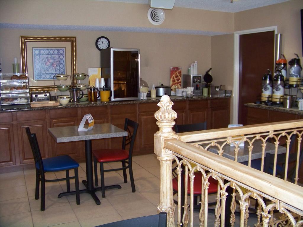 Фото Quality Inn Huntersville near Lake Norman