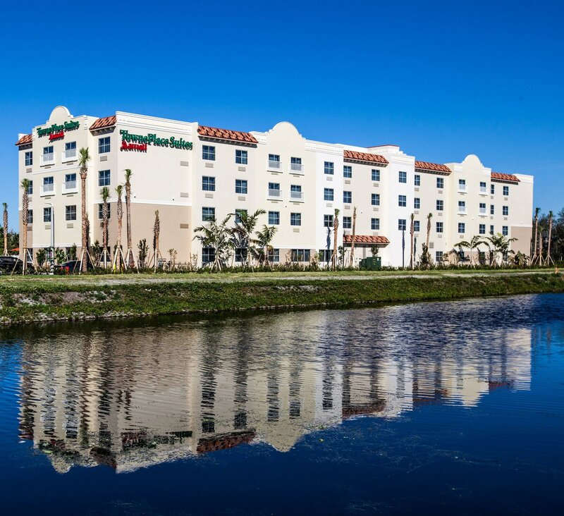 Гостиница TownePlace Suites by Marriott Boynton Beach в Лейк Уорте