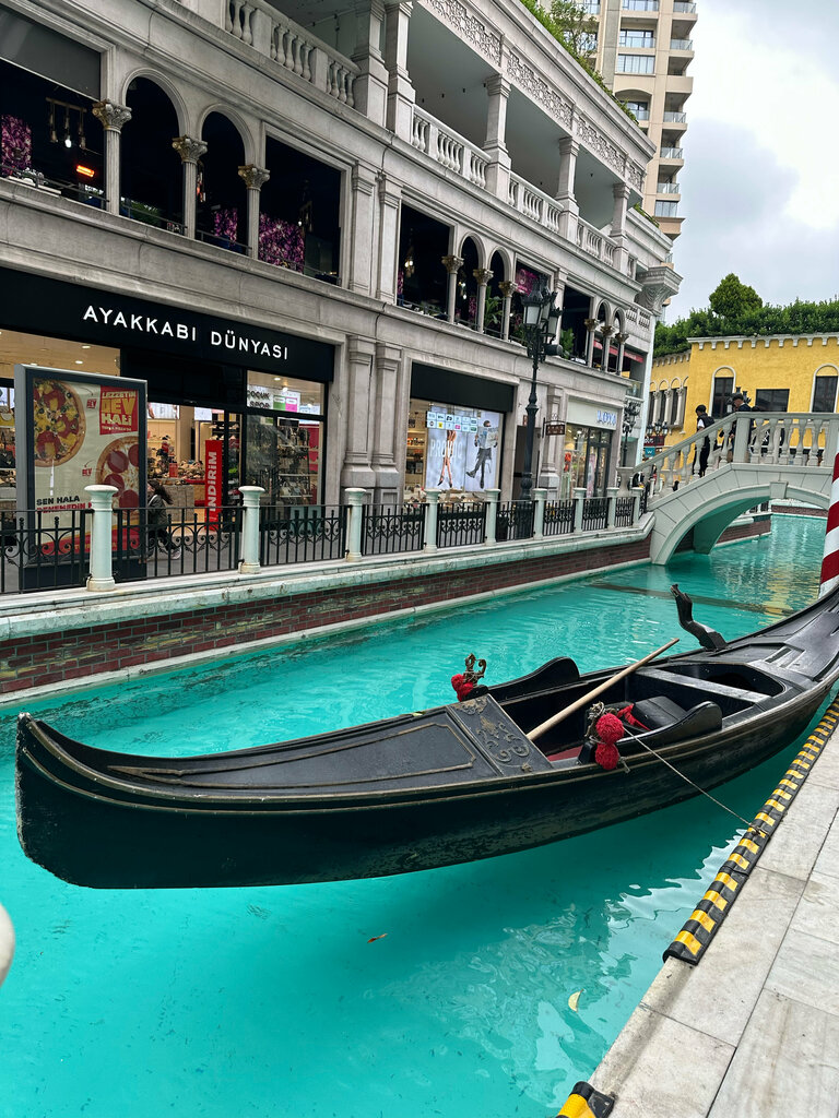Shopping mall Venezia Mega Outlet, Istanbul, photo