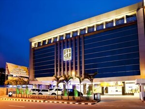 Гостиница Grand Hawaii Hotel в Паканбару