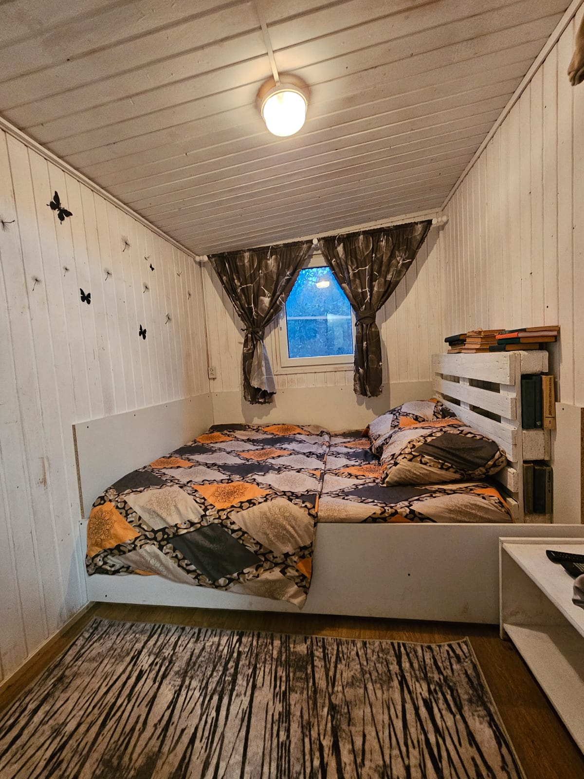 Фото Домик в терновнике