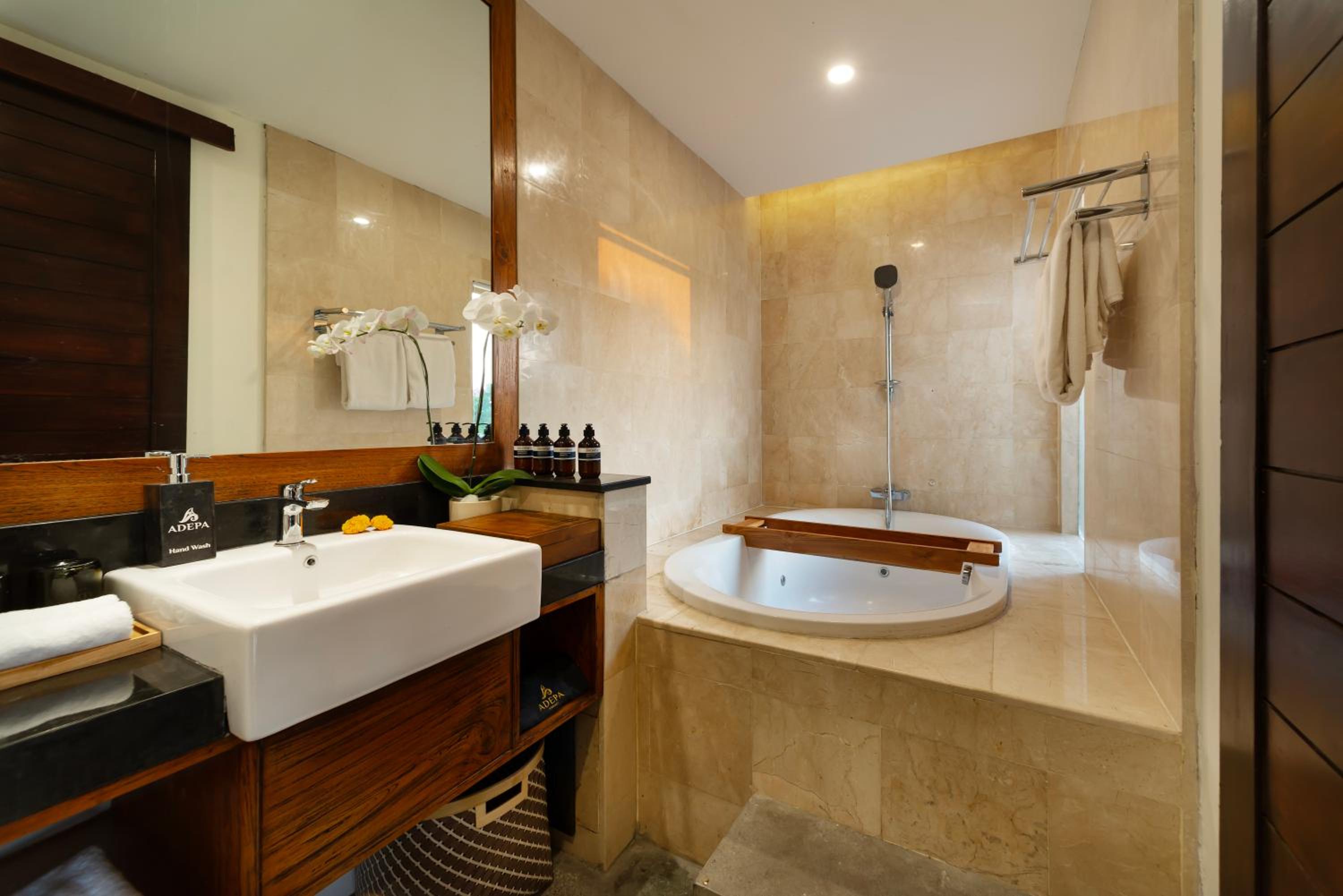 Фото The Lokha Umalas Villas & SPA