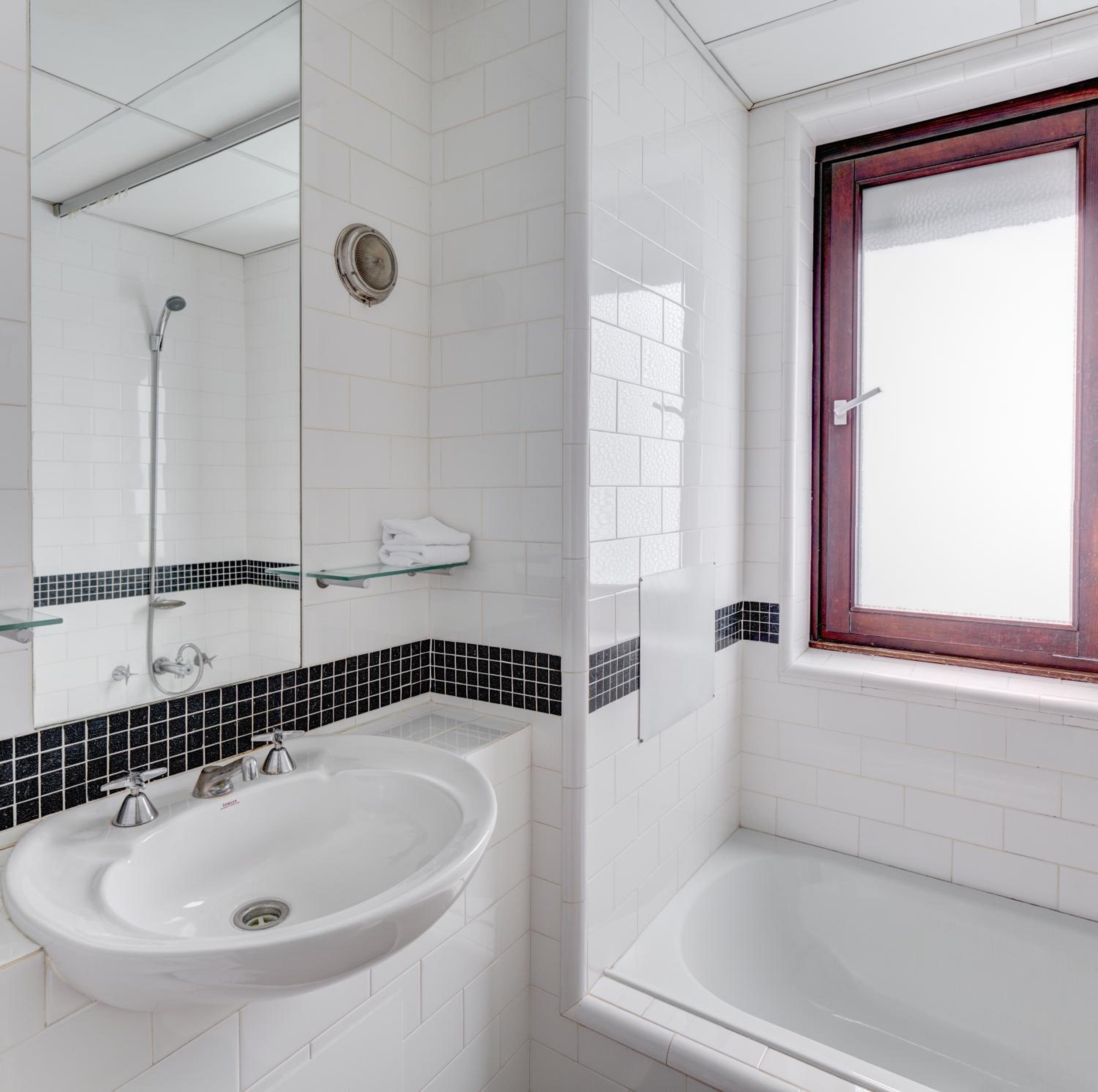 Фото Regents Court