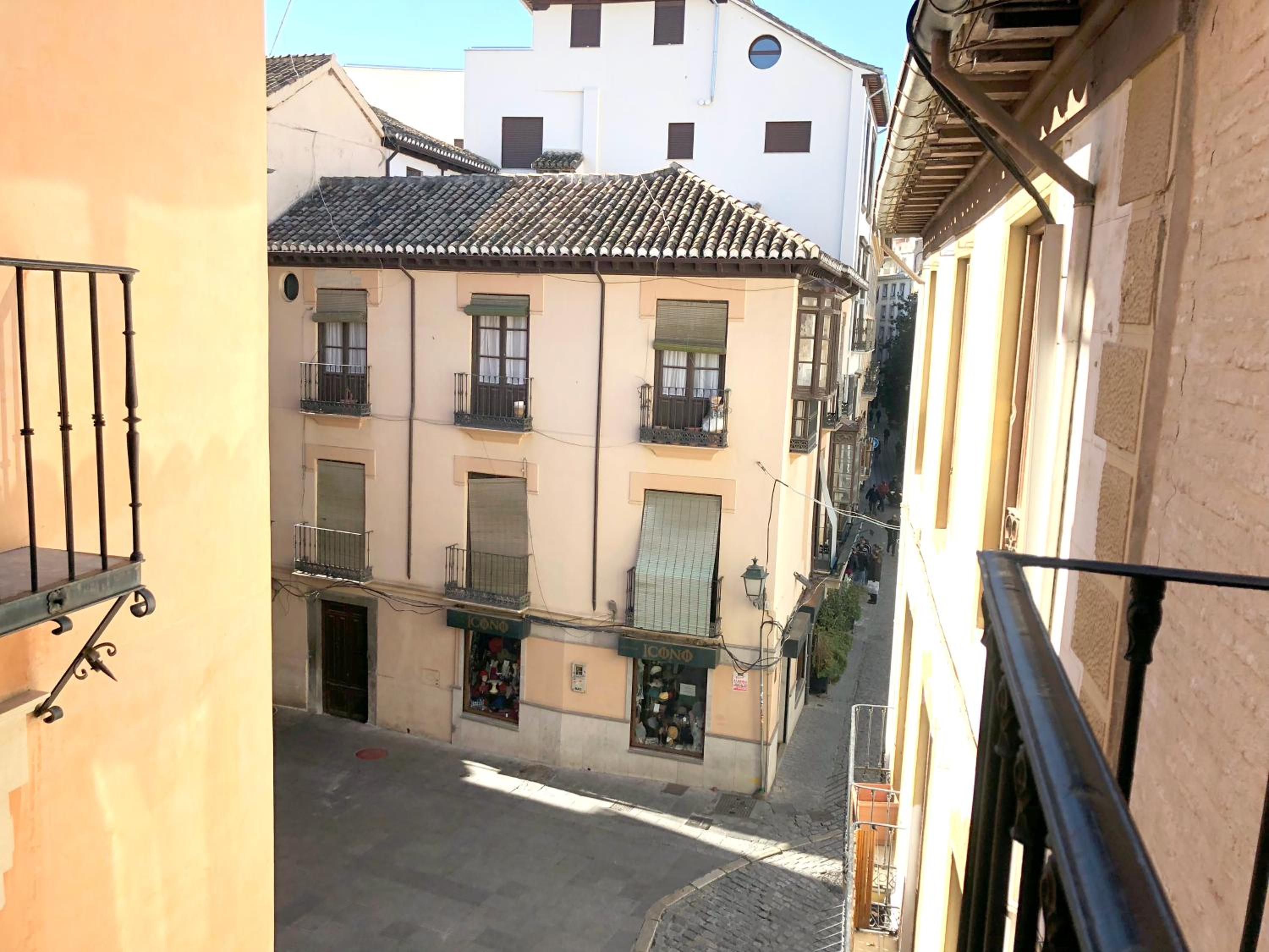 Фото Hotel Mercader de Sedas