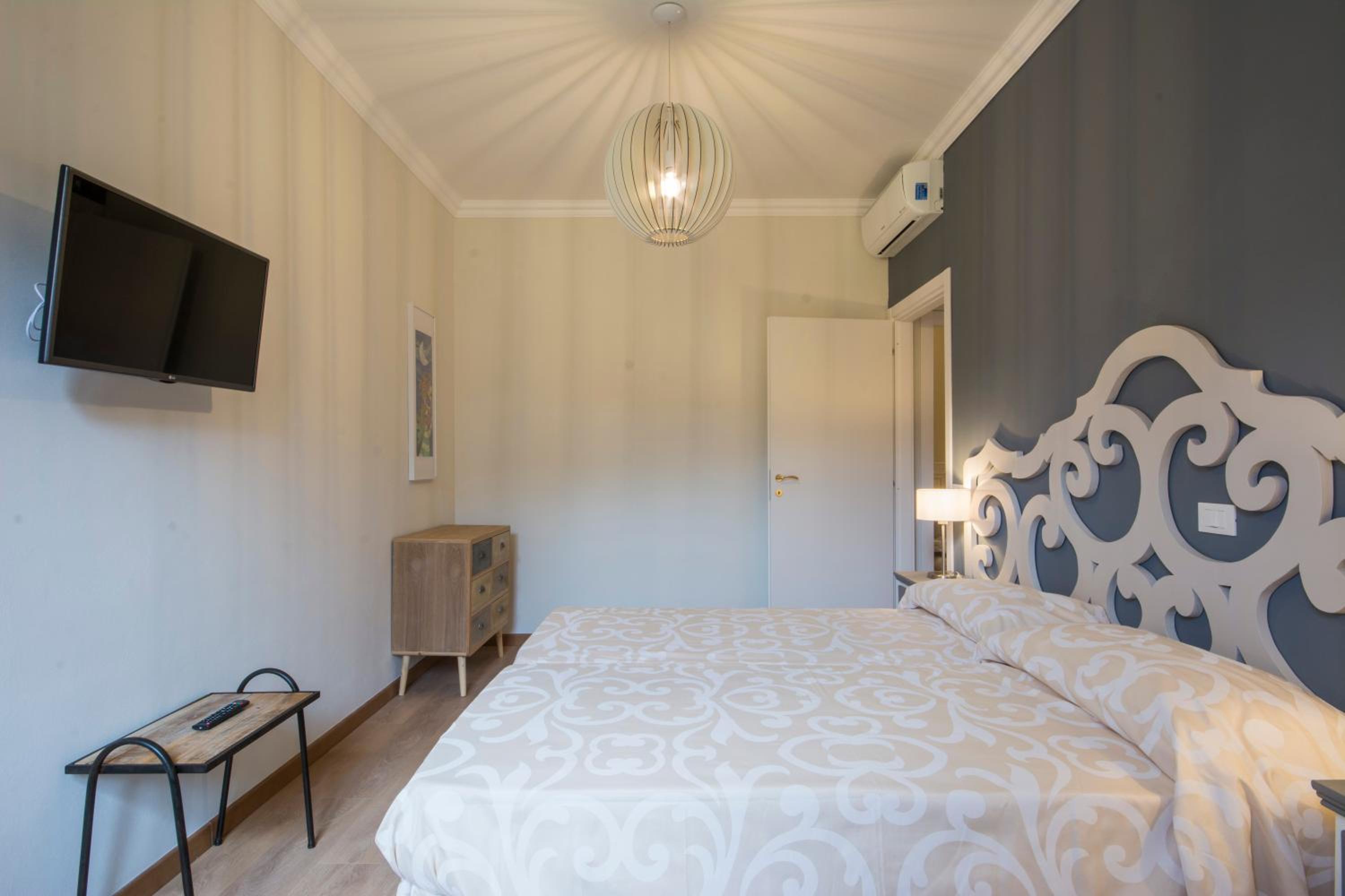 Фото Iris Apartments