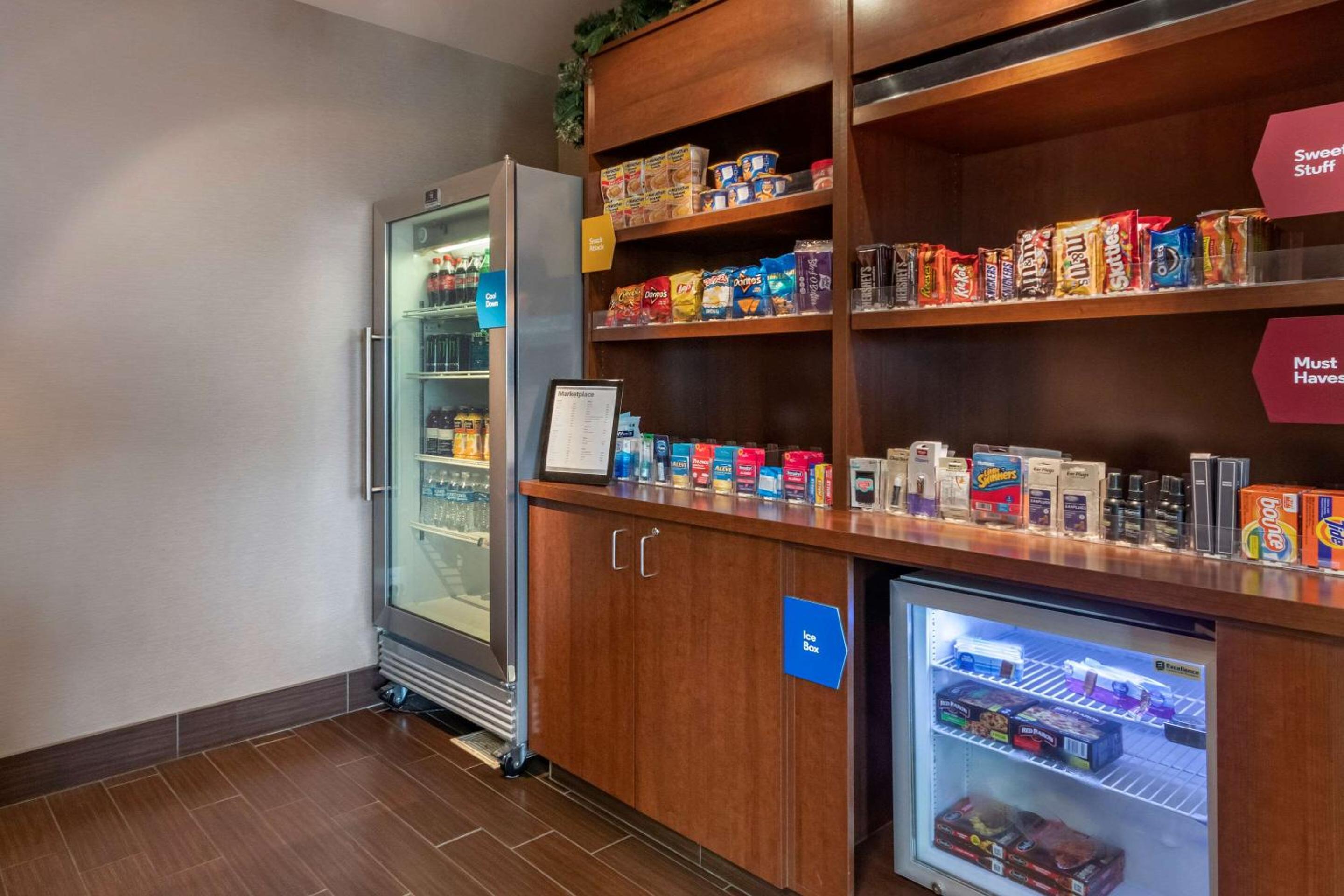 Фото Comfort Suites Airport - University