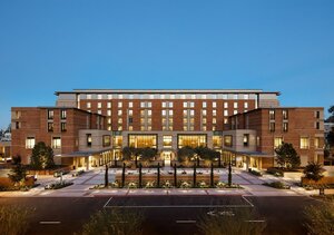 отель Luskin Hotel