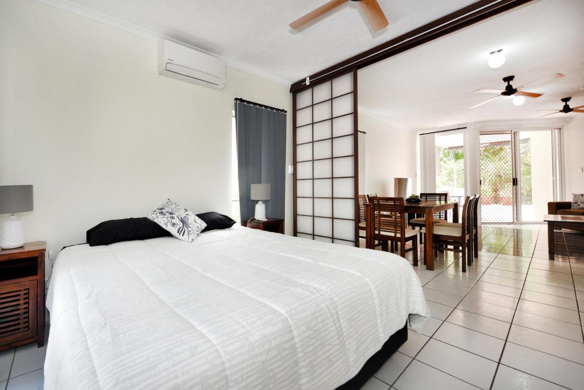 Фото Golden Sands Beachfront Apartment Resort