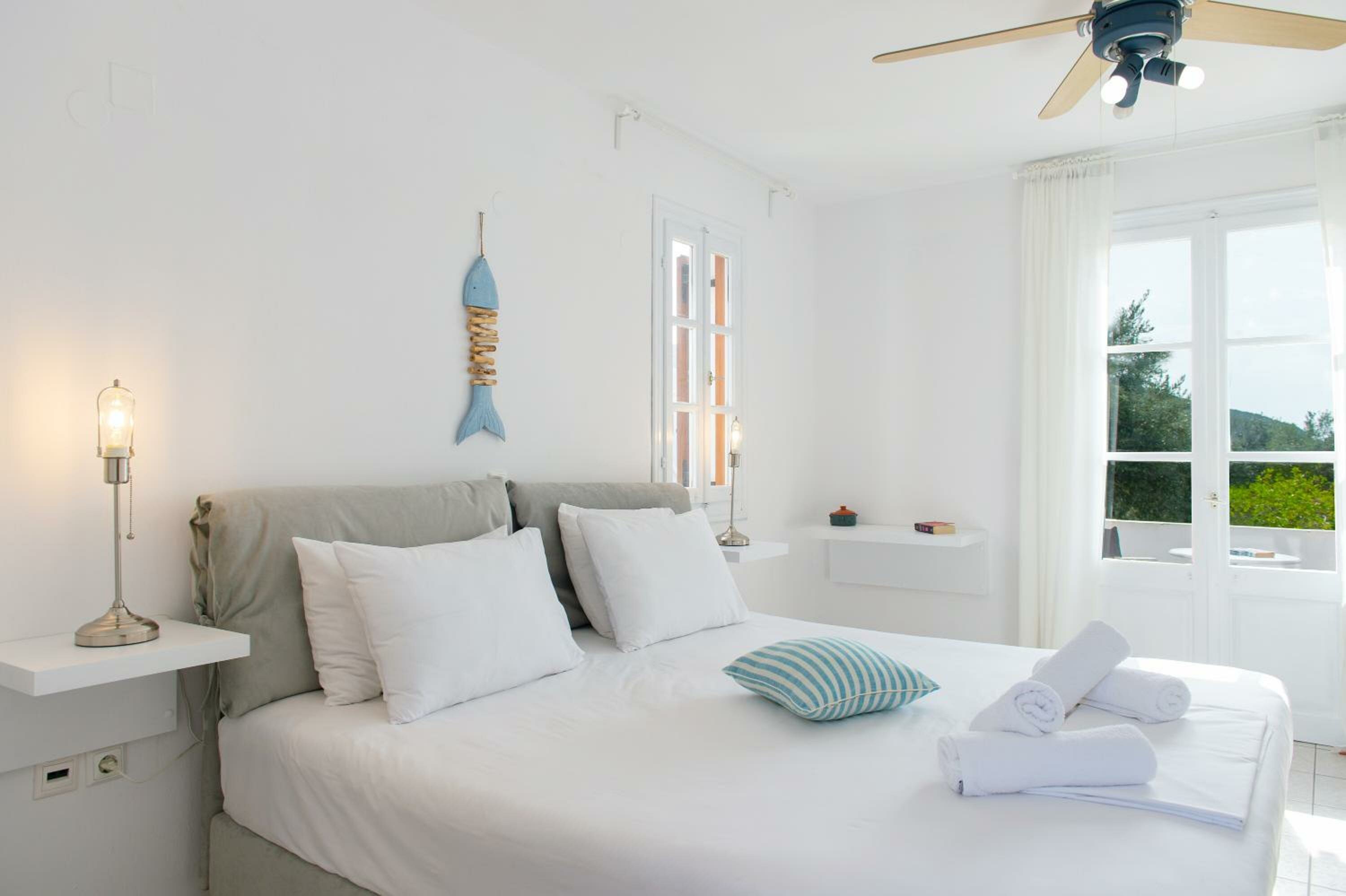 Фото Blue Fish Apartments