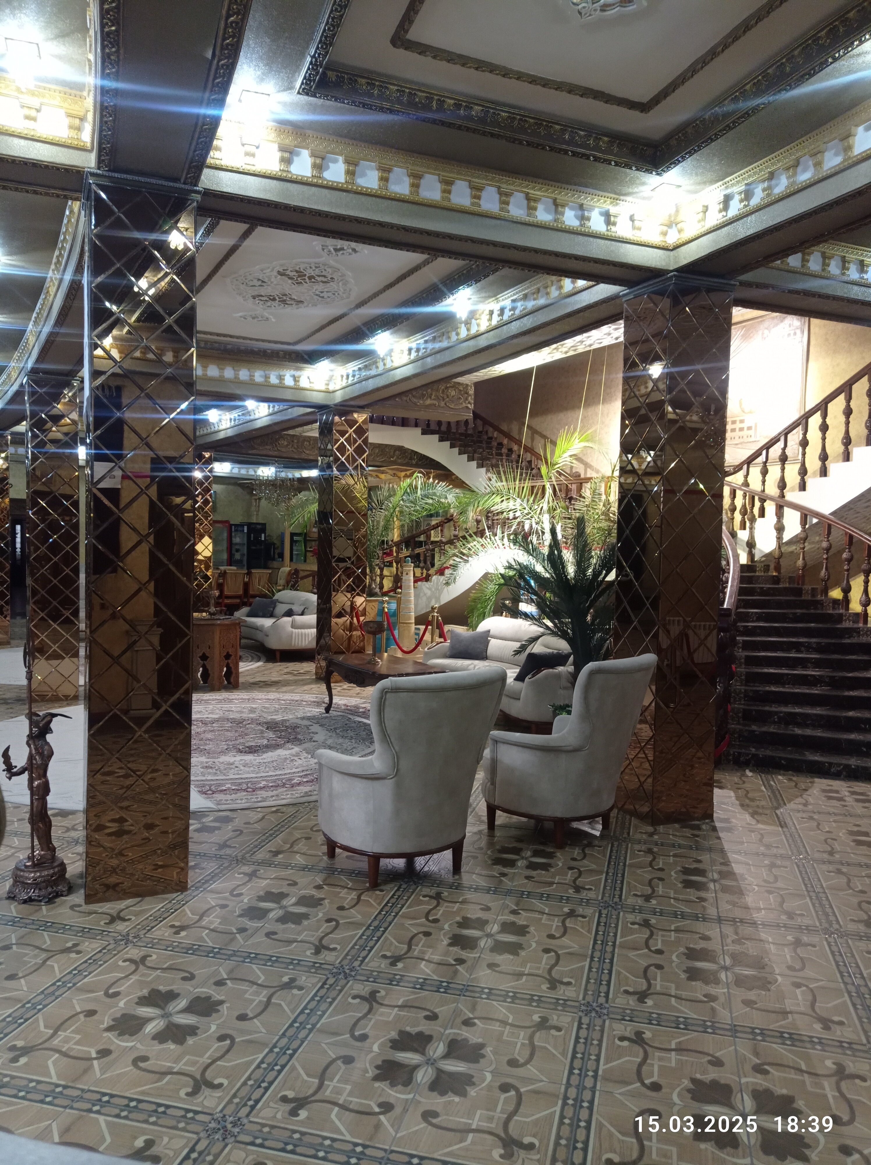 Фото Karavan Hotel