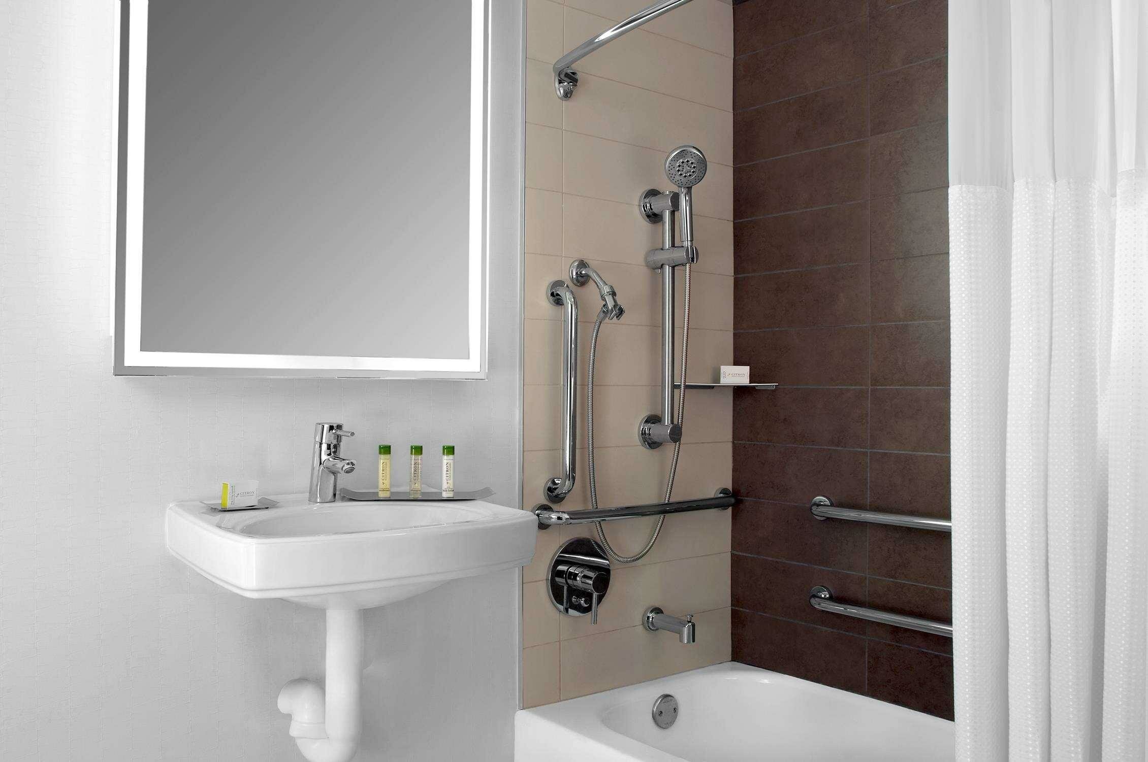 Фото Отель DoubleTree by Hilton Metropolitan - New York City