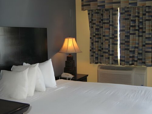 Гостиница Solaire Inn & Suites в Санта-Марии