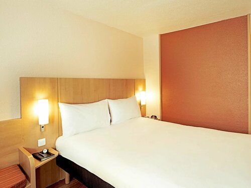 Гостиница Ibis Calais Coquelles Tunnel sous la Manche в Кале