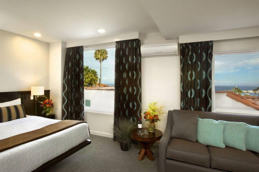 Фото Aurora Hotel