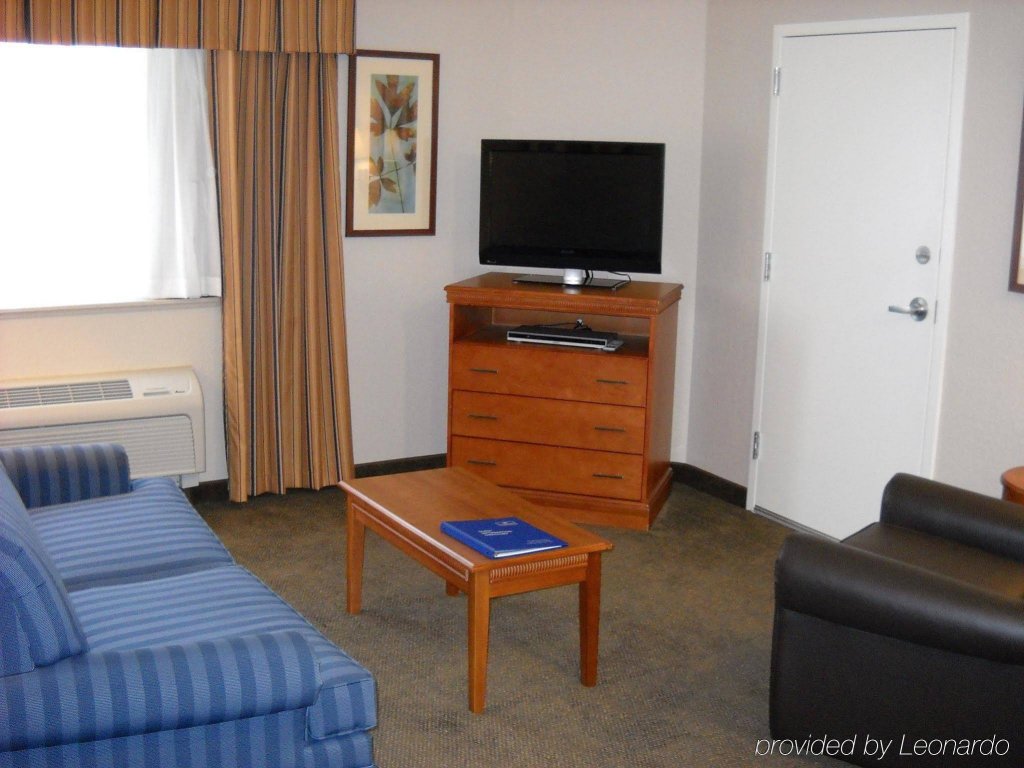 Фото Candlewood Suites Kenosha, an Ihg Hotel