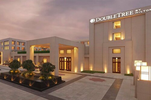 Гостиница DoubleTree by Hilton Hotel Agra в Агре